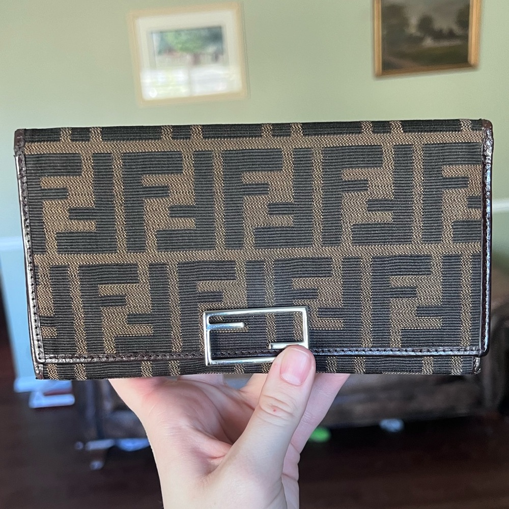EUC AUTH Fendi Leather Wallet